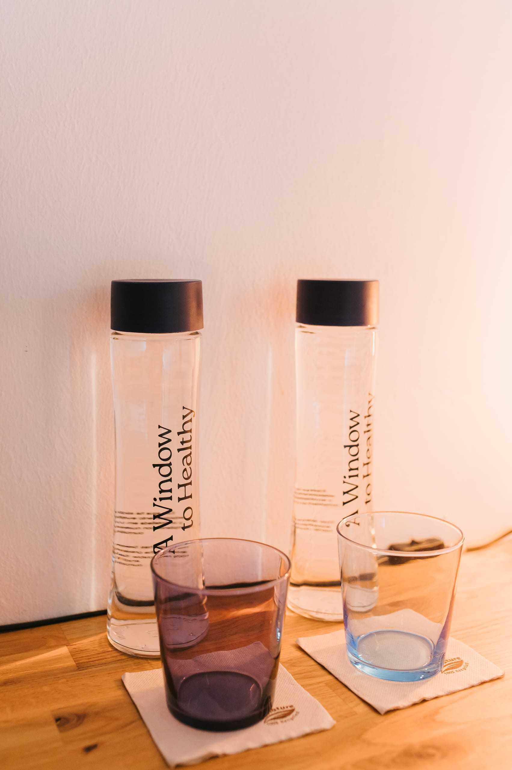 Wiederverwendbare Wasserflaschen aus Glas